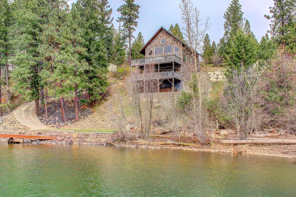 Beautiful Lake Coeur D'Alene Cabin On The Bay Mica Exterior photo